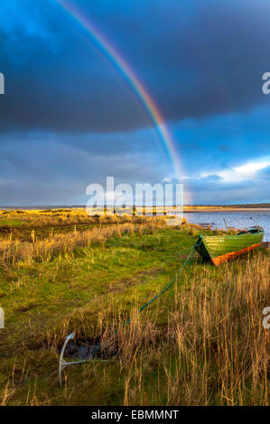 Ardara, County Donegal, Irlanda. 3 dicembre, 2014. Mattina rainbow appare come aria di tempesta. Credito: Richard Wayman/Alamy Live News Foto Stock