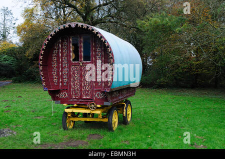 Un vecchio Romany Gypsy Caravan in motivi di Scolton Manor pembrokeshire Wales Cymru REGNO UNITO GB Foto Stock