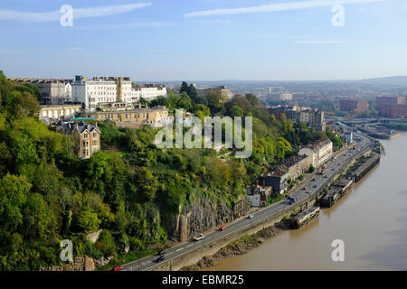 Bristol, Inghilterra - Ottobre 31st, 2014: vista dalla strada pedonale di Clifton Suspension Bridge over Avon Gorge, Bristol Foto Stock