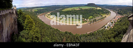 Vista da Koenigstein fortezza sul fiume Elba e Elba montagne di arenaria, Germania, Sassonia, Festung Koenigstein, Koenigstein Foto Stock