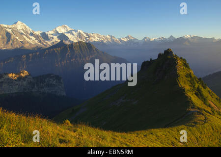 Eiger, Moench e Jungfrau visto da nord nei pressi di Schynige Platte vicino a Grindelwald, Svizzera Foto Stock