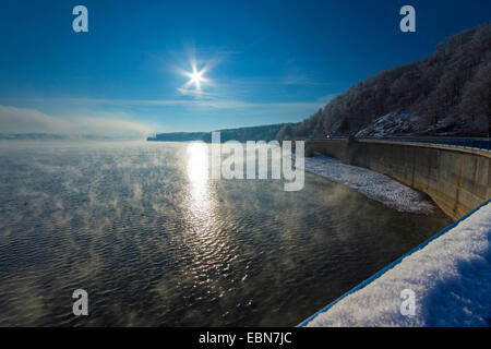 Storage Poehl lago in inverno, in Germania, in Sassonia, Jocketa Foto Stock