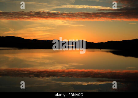 Loch Asynth al tramonto, Regno Unito, Scozia, altopiani, Ichnadamph Foto Stock