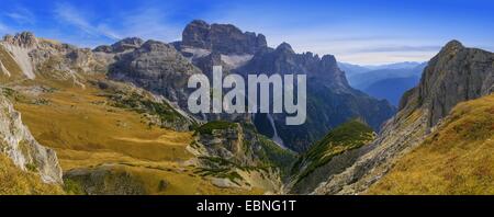 Vista dal Rifugio Auronzo di Zwoelferkofel, Croda dei Toni, Italia, Alto Adige, Dolomiti Foto Stock