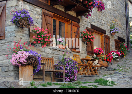 Chalet in villaggio francese Montvalezan, Francia, Savoie Foto Stock