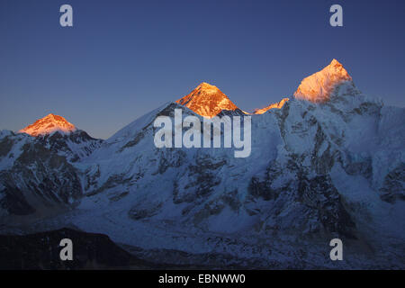 Changtse, Everest e sul Nuptse nella luce della sera. Vista dal Kala Patthar, Nepal, Himalaya, Khumbu Himal Foto Stock