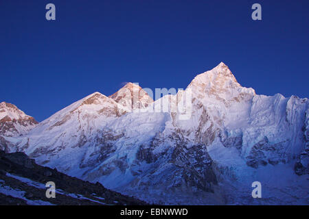 Vista dal Kala Patthar sul Monte Everest e sul Nuptse, Nepal, Himalaya, Khumbu Himal Foto Stock