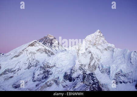 Vista dal Kala Patthar sul Monte Everest, West spalla e sul Nuptse nella luce della sera, Nepal, Himalaya, Khumbu Himal Foto Stock