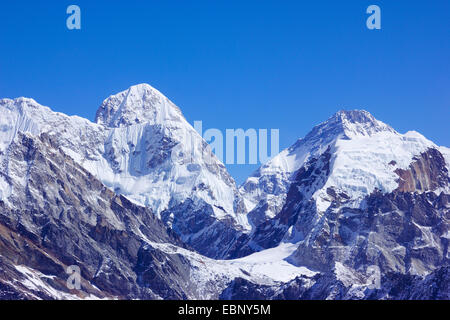Pumori e Changtse vista dal Renjo La, Nepal, Khumbu Himal Foto Stock