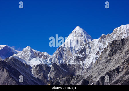 Vista da Chhukhung Ri a Pumori, Nepal, Himalaya, Khumbu Himal Foto Stock