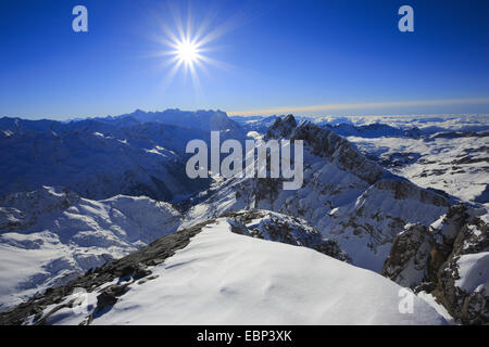 Vista dal Titlis per Reissend Nollen e Wendenstoecke, Svizzera, Alpi bernesi Foto Stock