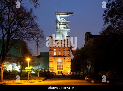 Torre Malakow e copricapo di ex miniera di carbone di prosperare II, in Germania, in Renania settentrionale-Vestfalia, la zona della Ruhr, Bottrop Foto Stock