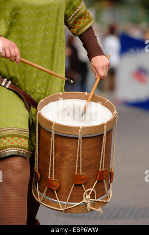 Lettore del tamburo in una sfilata, Germania, Vaihingen/Enz Foto Stock