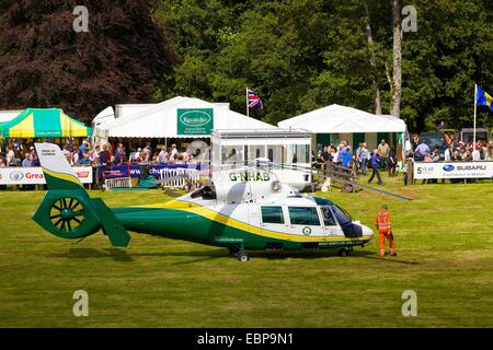 Grande Nord Air Ambulance, G-NHAB, orgoglio della Cumbria, elicottero in atterraggio a Lowther Show. Foto Stock