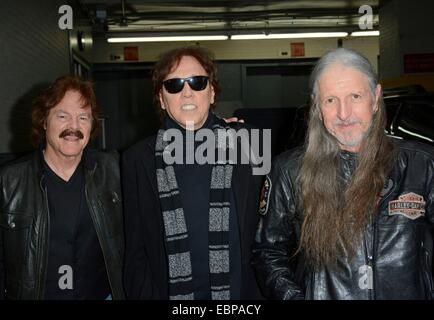 New York, NY, STATI UNITI D'AMERICA. 3 Dic 2014. Doobie Brothers: Tom Johnston, John McFee, Patrick Simmons fuori e circa per celebrità Candids - MER, New York, NY Dicembre 3, 2014. Credito: Derek Storm/Everett raccolta/Alamy Live News Foto Stock