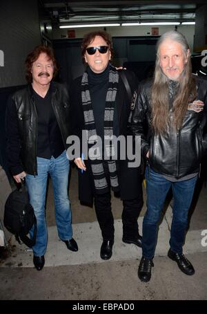 New York, NY, STATI UNITI D'AMERICA. 3 Dic 2014. Doobie Brothers: Tom Johnston, John McFee, Patrick Simmons fuori e circa per celebrità Candids - MER, New York, NY Dicembre 3, 2014. Credito: Derek Storm/Everett raccolta/Alamy Live News Foto Stock