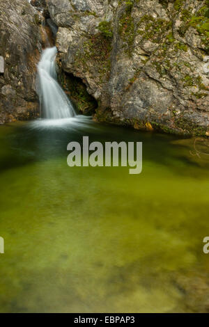 Una cascata nella regione greca di Pieria. Foto Stock