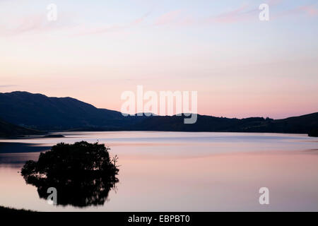 Sunset over Crummock acqua, Cumbria, Regno Unito Foto Stock