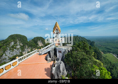 La vista dalla cima di Wat Tham Sua Tiger tempio nella grotta di Krabi, in Thailandia Foto Stock