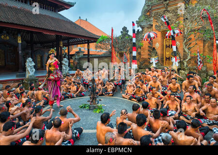 Prestazioni di i balinesi kecak dance, Ubud, Bali, Indonesia, Asia sud-orientale, Asia Foto Stock