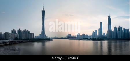 Panorama di Guangzhou in ore diurne, Zhujiang New Town Foto Stock