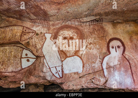 Aborigeni grotta Wandjina artwork in Grotte di arenaria a punto raft, Kimberley, Australia occidentale, Australia Pacific Foto Stock