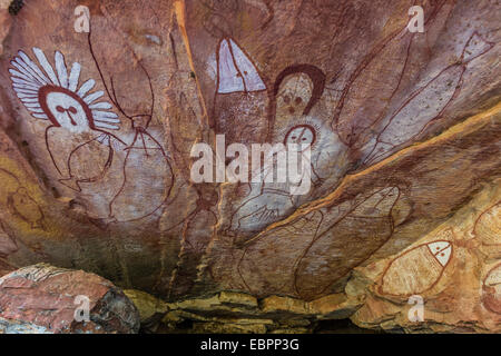 Aborigeni grotta Wandjina artwork in Grotte di arenaria a punto raft, Kimberley, Australia occidentale, Australia Pacific Foto Stock