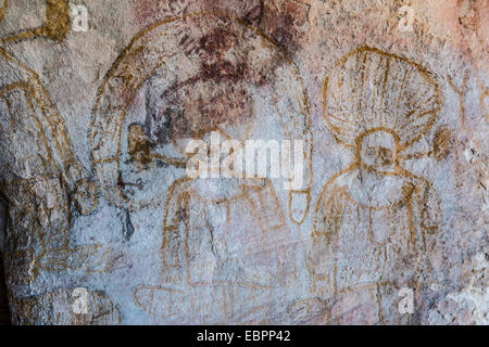 Aborigeni grotta Wandjina artwork in Grotte di arenaria a Bigge Island, Kimberley, Australia occidentale, Australia Pacific Foto Stock