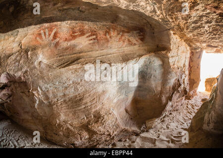 Aborigeni grotta Wandjina artwork in Grotte di arenaria a Bigge Island, Kimberley, Australia occidentale, Australia Pacific Foto Stock