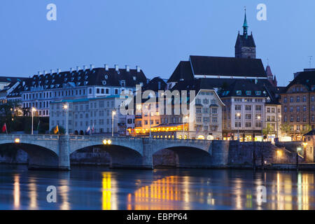 Mittlere Rheinbrucke Ponte e Chiesa Martinskirche Chiesa, Grossbasel, Basilea, il Cantone di Basilea Città, Svizzera, Europa Foto Stock