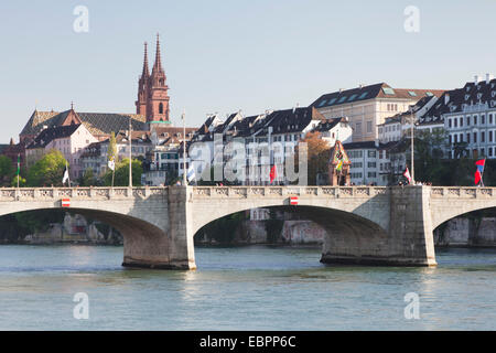 Mittlere Rheinbrucke Bridge e cattedrale, Grossbasel, Basilea, il Cantone di Basilea Città, Svizzera, Europa Foto Stock