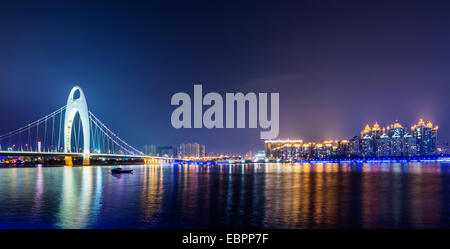 Panorama di Guangzhou in ore diurne, Zhujiang New Town Foto Stock