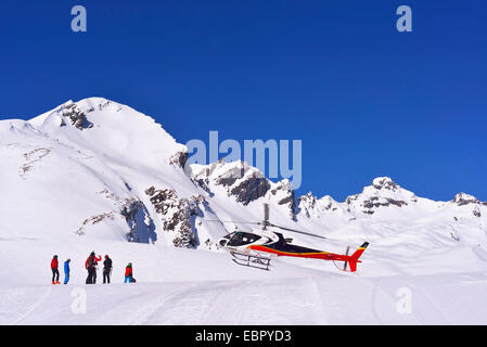 Salvataggio in elicottero atterra dopo un incidente di sci, Francia, Savoie Foto Stock