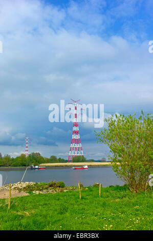 Unterelbe vicino al Stade, vista sul fiume Elba Isola Hanskalbsand con il traghetto, Germania, Bassa Sassonia Foto Stock