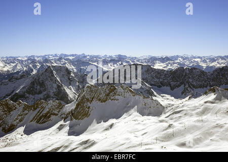 Vista dal Zugspitze alle Alpi, in Germania, in Baviera, Alta Baviera, Baviera superiore Foto Stock