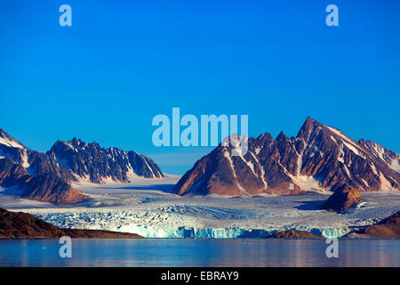 Paesaggio nella luce della sera, Norvegia Isole Svalbard Foto Stock