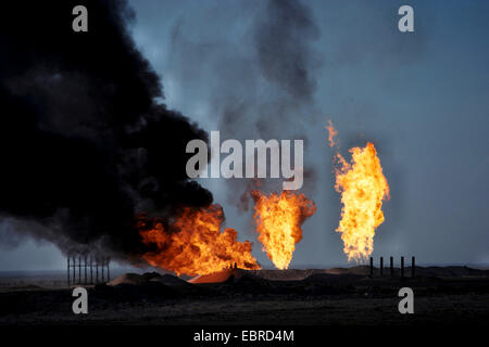 Bruciare gas naturale, Iraq, Rumaila Foto Stock