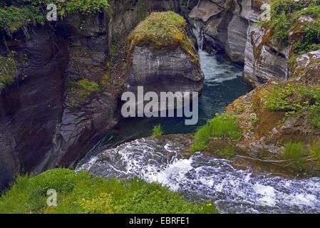 Acqua caduta di Croveo vicino a Domodossola, Italia Foto Stock