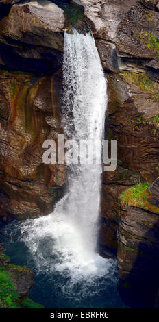 Acqua caduta di Croveo vicino a Domodossola, Italia Foto Stock