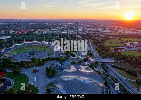 Vista sulla Olympic Stadium e Munic, in Germania, in Baviera, Muenchen Foto Stock