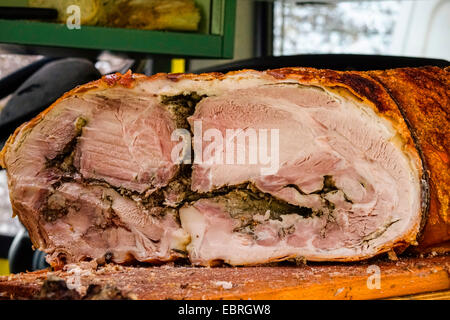 Specialità di maiale Porchetta al mercato settimanale , Italia, Toscana Foto Stock