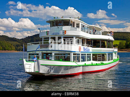 Nave passeggeri sul lago Bigge, in Germania, in Renania settentrionale-Vestfalia, Sauerland Foto Stock