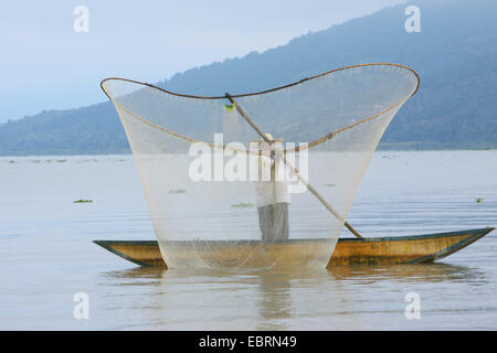 Pescatore in un lago, Messico, Michoacßn, Pßtzcuaro Foto Stock