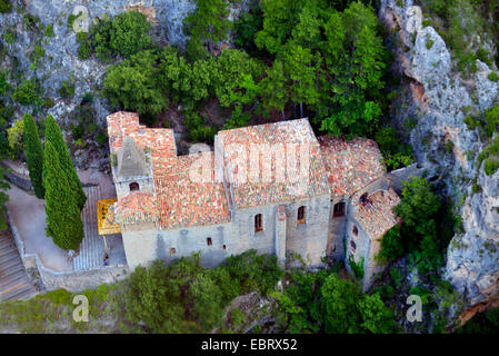 La chiesa di Notre Dame de Beauvoir oltre Moustiers Sainte Marie, Francia, Provenza, Moustiers-Sainte-Marie Foto Stock