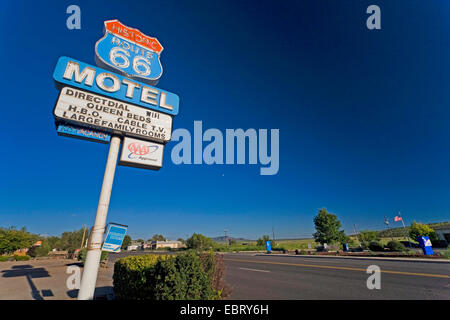 Motel segno presso la storica Route 66, STATI UNITI D'AMERICA, Arizona, Seligman Foto Stock