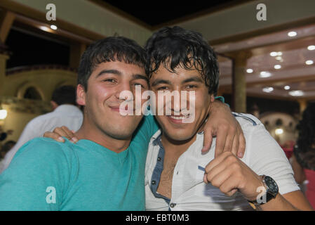 Festa di nozze in Samarcanda, Uzbekistan, Asia Foto Stock