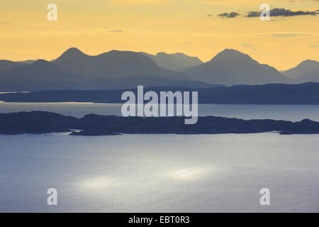 Vista dall isola di Skye in terraferma a sunrise, Regno Unito, Scozia, Isola di Skye Foto Stock