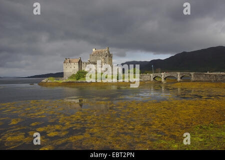 Eilean Donan Castle vicino a Dornie, Regno Unito, Scozia Foto Stock