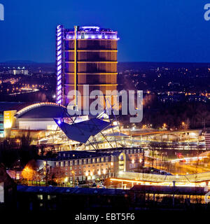 Neue Mitte Oberhausen, CentrO e gasometro nella luce della sera, in Germania, in Renania settentrionale-Vestfalia, la zona della Ruhr, Oberhausen Foto Stock