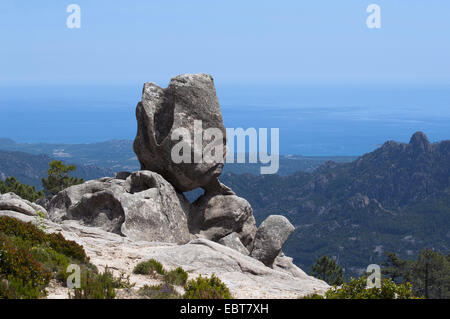 Formazione di roccia di l'Ospedale di montagna, la sentinella di roccia , Francia, Corsica, Porto-Vecchio Foto Stock